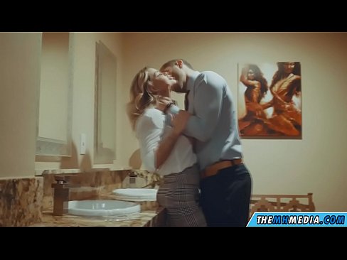 ❤️ Nuair a mheallann blonde busty tú i seomra scíthe poiblí Físeán gnéis ag porn % ga.xxxtophd.ru% ☑